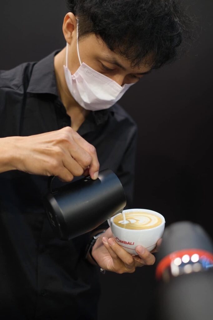 CicaPro自家於2022台灣國際咖啡展-最新咖啡科技與精品咖啡分享 LaCimbali咖啡機M200展覽現場活動邀請Merci Vitelli