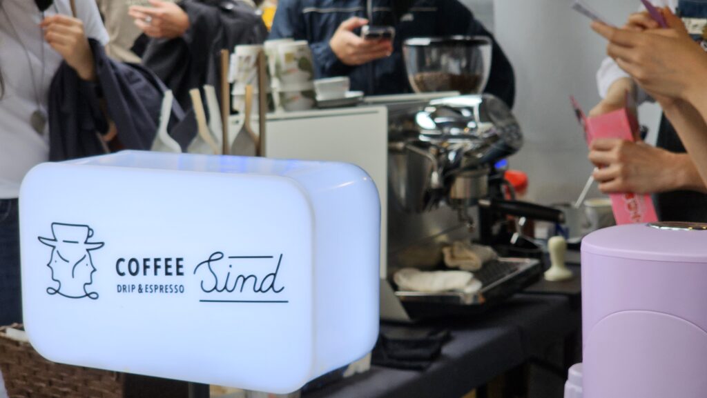 咖啡日安市集_Coffee_Sind用Faemina半自動咖啡機展現咖啡魅力