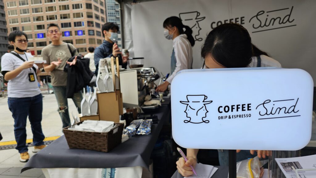 咖啡日安中Coffee Sind展示出faemina半自動咖啡機-圖5
