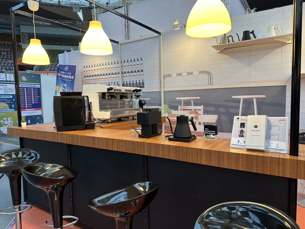 Cica自家公司代理的La Cimbali M23咖啡機亮相，迴圈咖啡展現咖啡魅力
